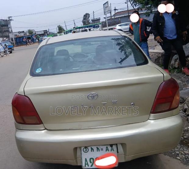 Toyota Platz 2001