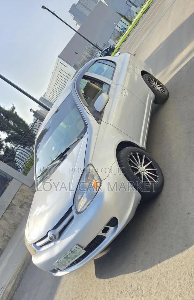 Toyota Platz 2005 Silver