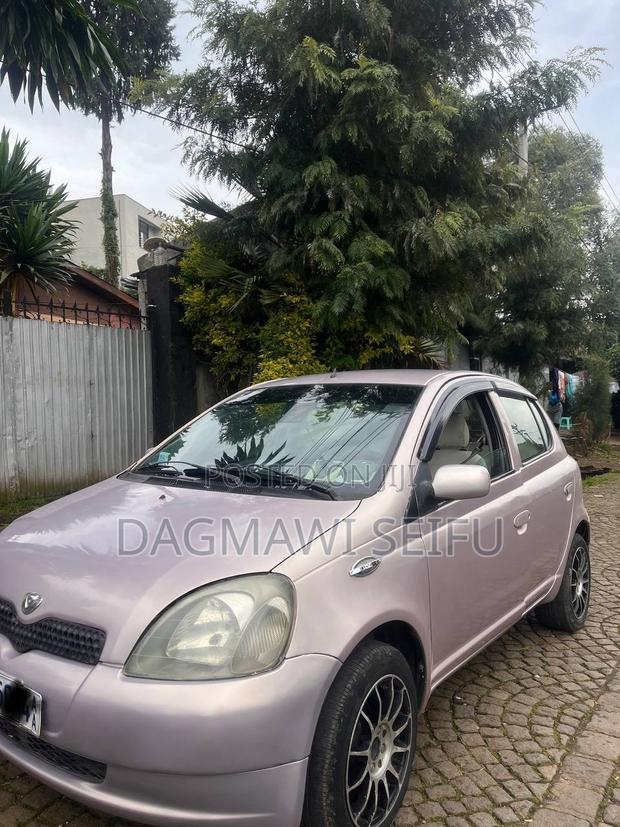 Toyota Vitz 2001 Pink
