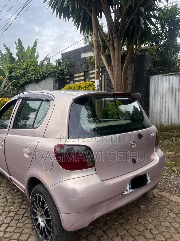Toyota Vitz 2001 Pink