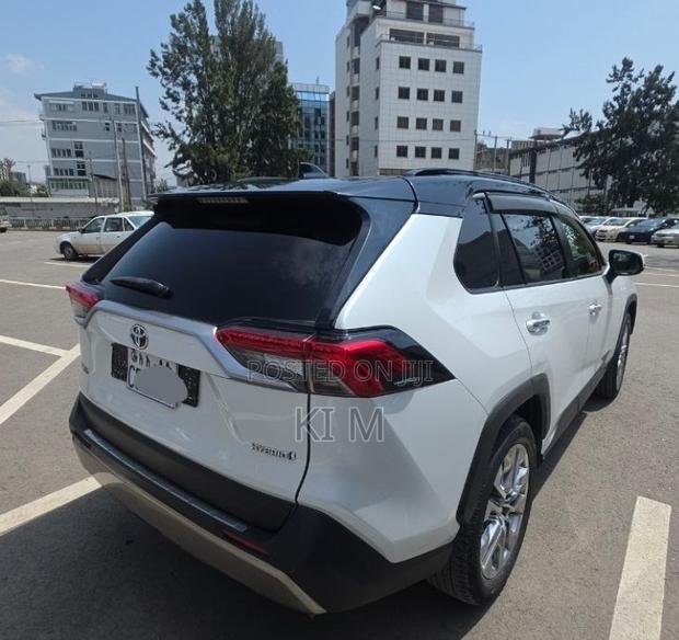 Toyota RAV4 2023 White