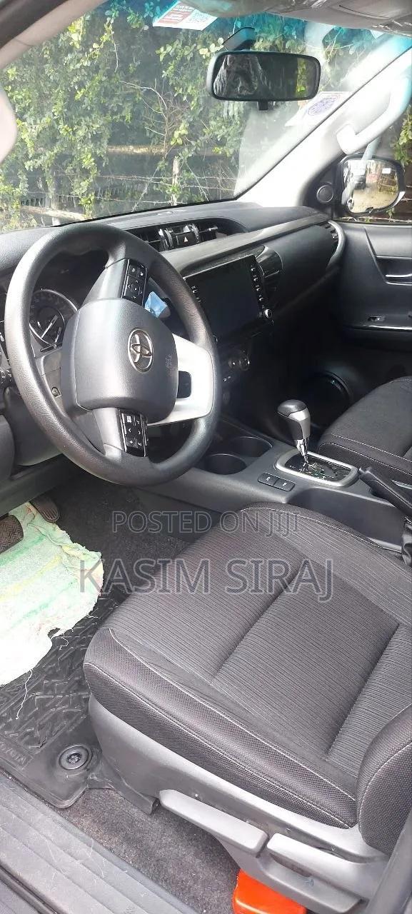 Toyota Hilux 2023 Gray