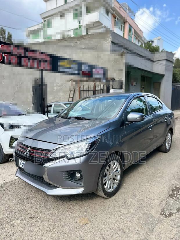 Mitsubishi Attrage 2022 Silver