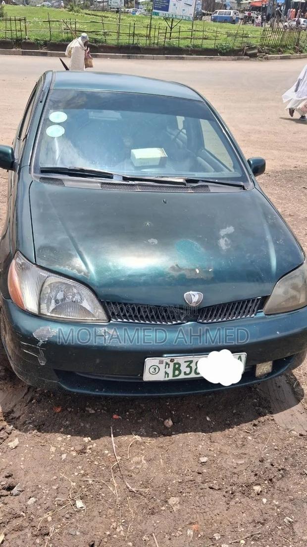Toyota Platz 2001 Green