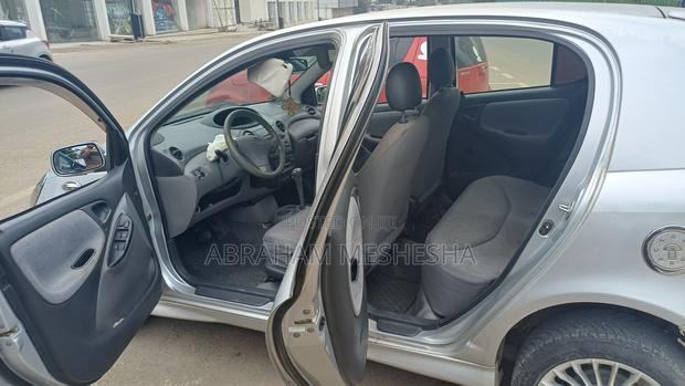 Toyota Vitz 2001 Silver