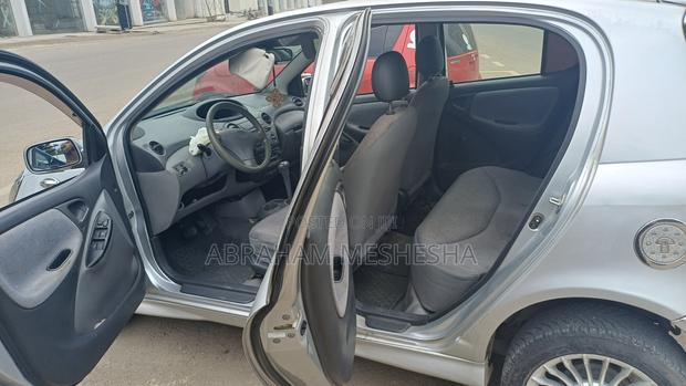 Toyota Vitz 2001 Silver