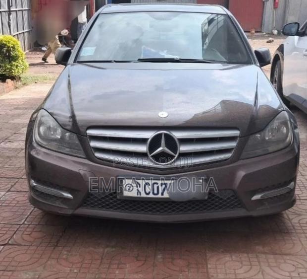 Mercedes-Benz C200 2012 Brown
