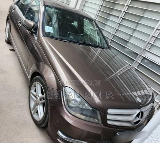 Mercedes-Benz C200 2012 Brown