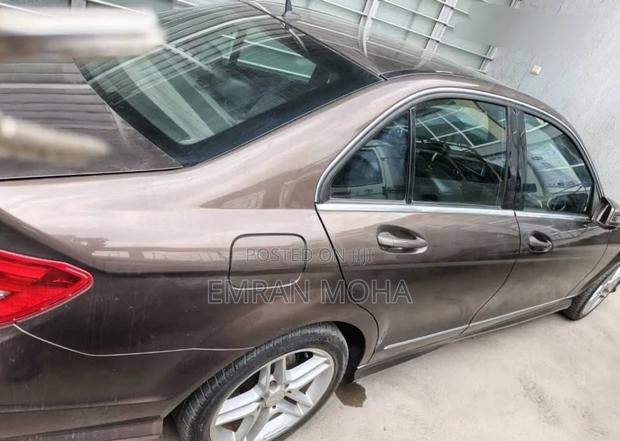 Mercedes-Benz C200 2012 Brown