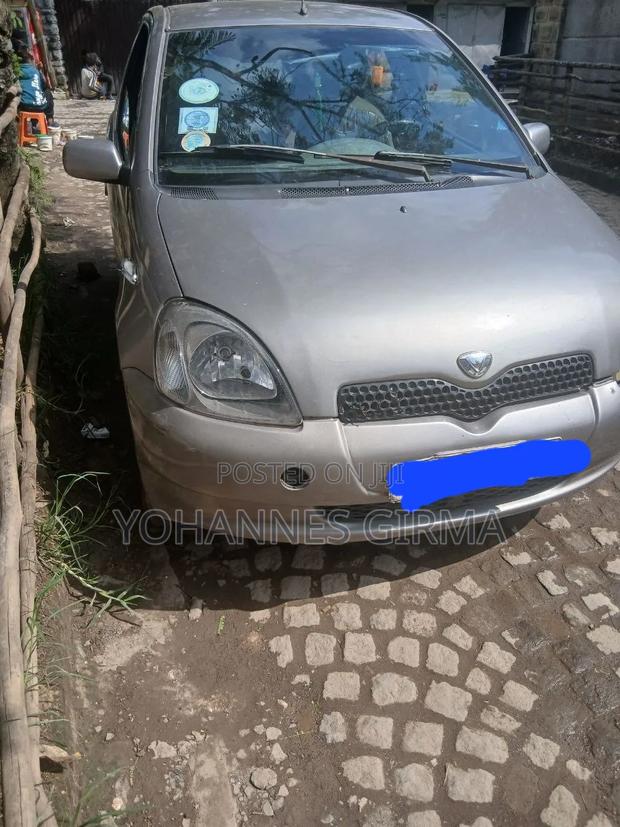 Toyota Vitz 2001 Silver