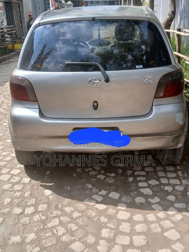 Toyota Vitz 2001 Silver