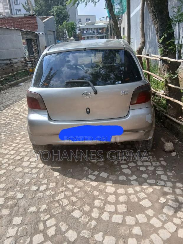 Toyota Vitz 2001 Silver