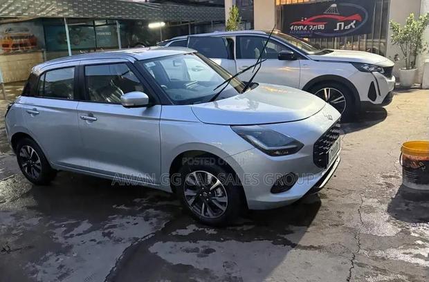 Suzuki Swift 2025 Silver