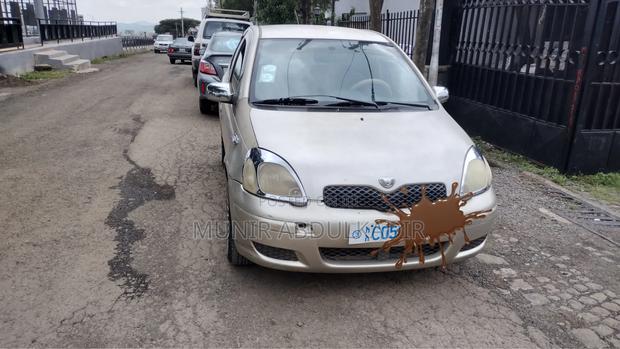 Toyota Vitz 1.3 AWD 5dr 2004 Gold