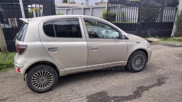 Toyota Vitz 1.3 AWD 5dr 2004 Gold