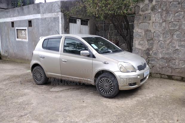 Toyota Vitz 1.3 AWD 5dr 2004 Gold