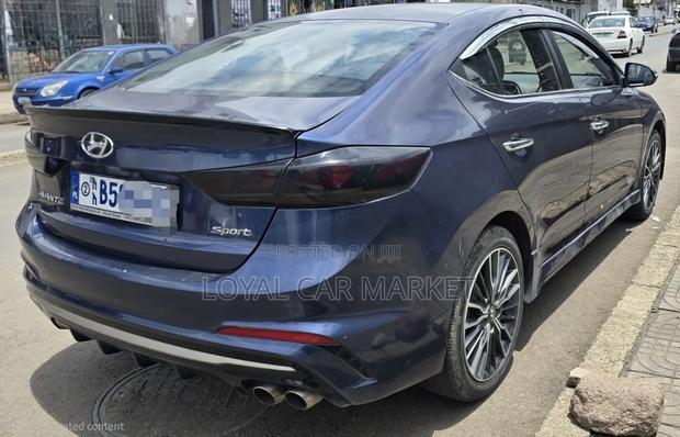 Hyundai Avante 2017 Blue