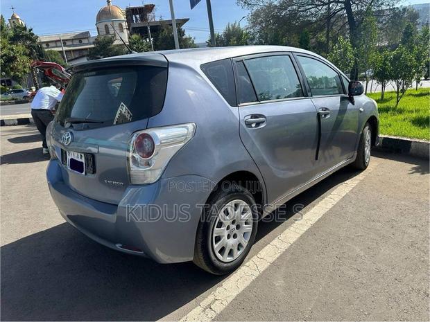 Toyota Verso 2009 Blue