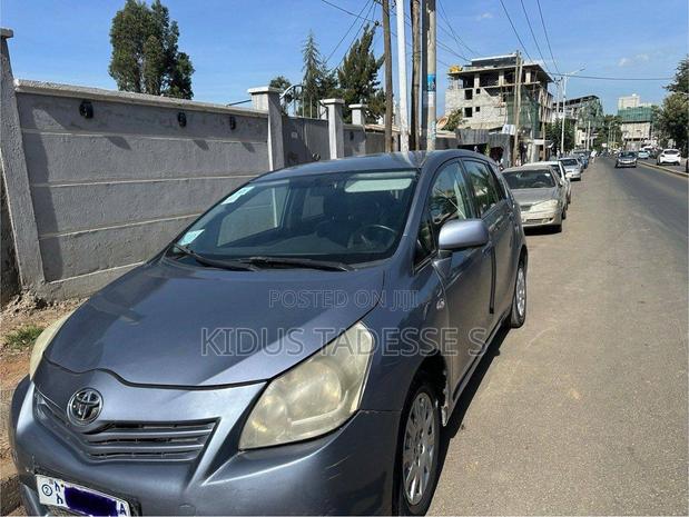 Toyota Verso 2009 Blue