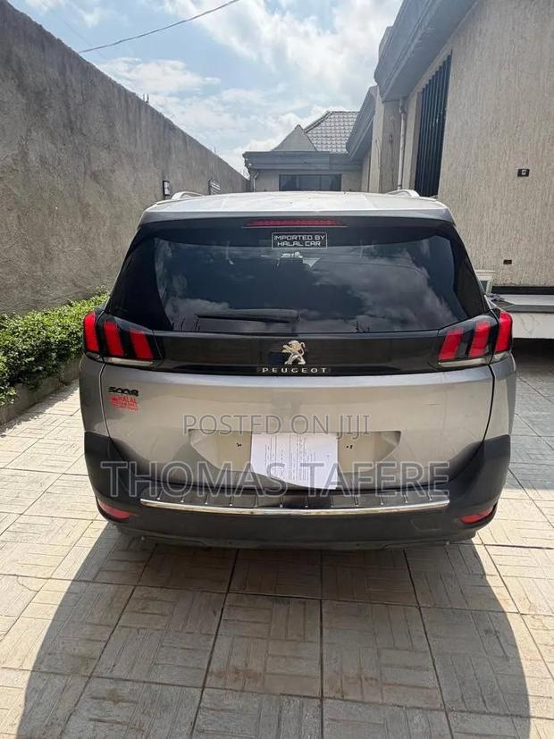 Peugeot 5008 2022 Gray