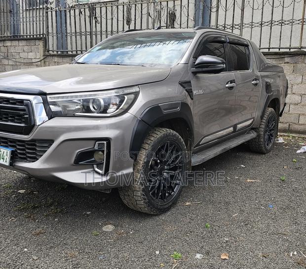Toyota Hilux 2020 Beige