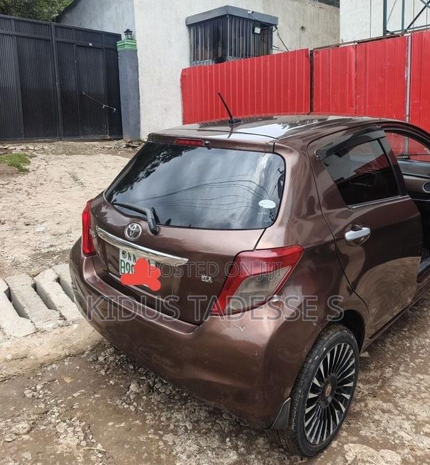 Toyota Yaris 2012 Burgundy