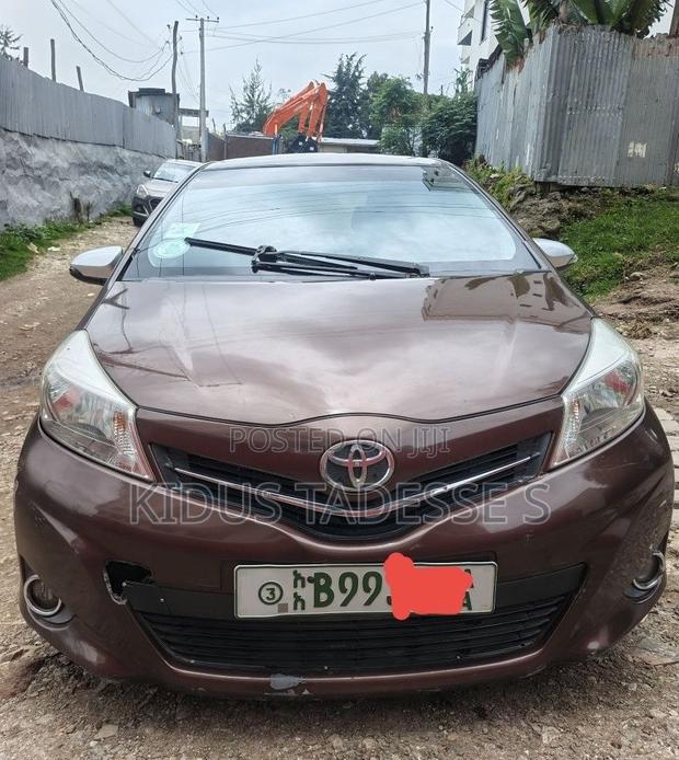 Toyota Yaris 2012 Burgundy