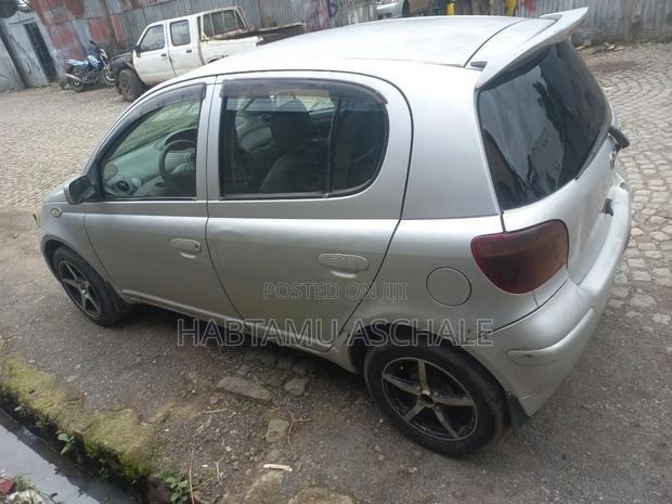 Toyota Vitz 2002 Silver