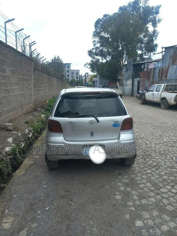 Toyota Vitz 2002 Silver