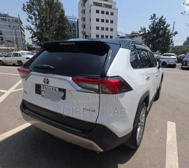 Toyota RAV4 2023 White