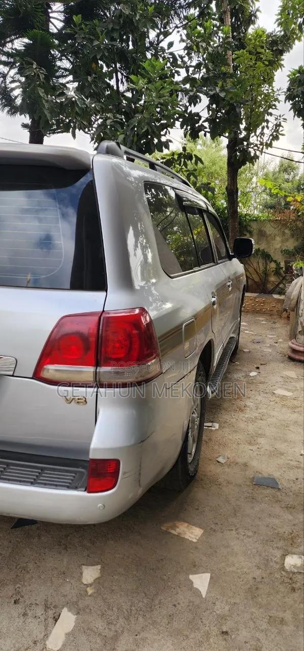Toyota Land Cruiser 2010 Silver