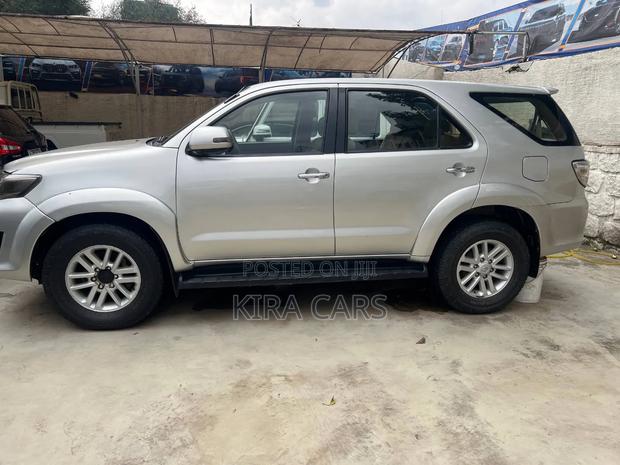 Toyota Fortuner 2012 Gold