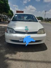 Toyota Platz 2001 White for sale