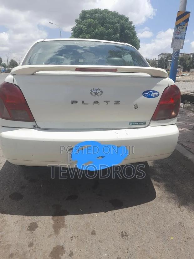 Toyota Platz 2001 White