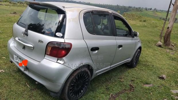 Toyota Vitz 1999 Silver