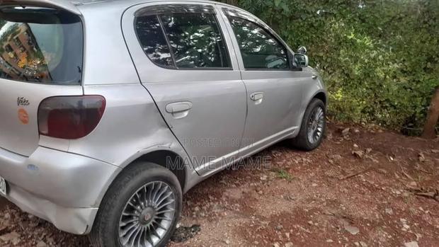 Toyota Vitz 1999 Silver