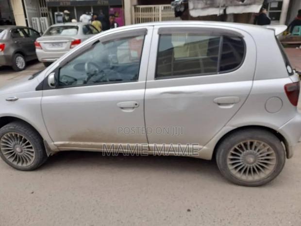 Toyota Vitz 1999 Silver
