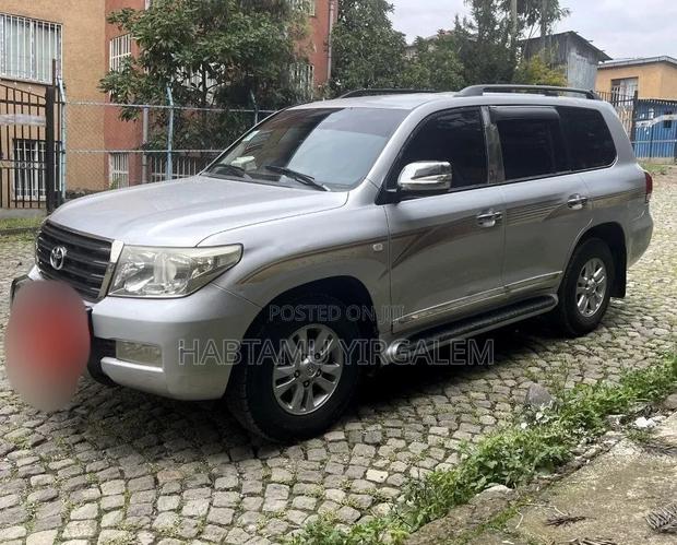 Toyota Land Cruiser 2010 Silver
