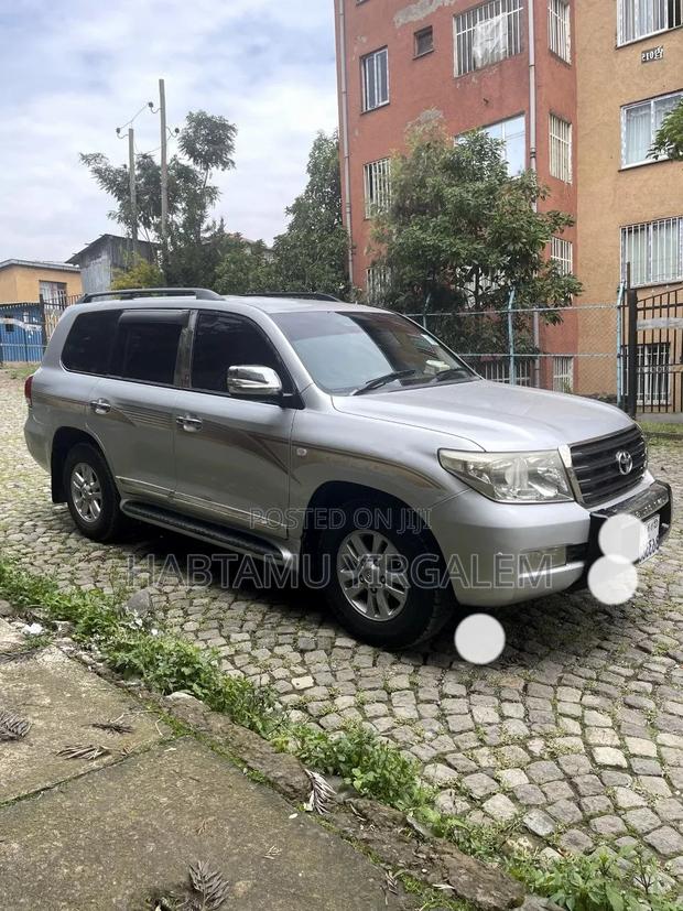 Toyota Land Cruiser 2010 Silver