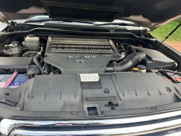 Toyota Land Cruiser 2010 Silver