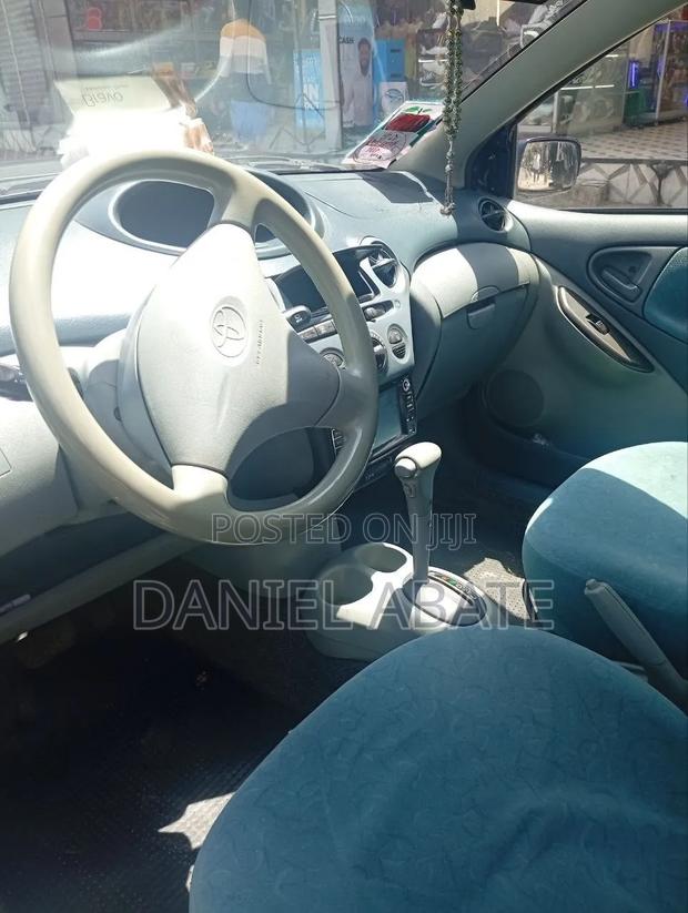 Toyota Vitz 2002 Blue