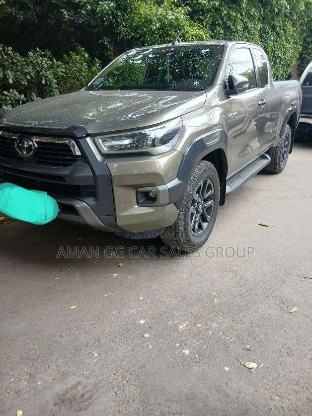 Toyota Hilux 2021 Maroon
