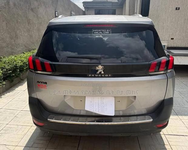 Peugeot 5008 2022 Gray