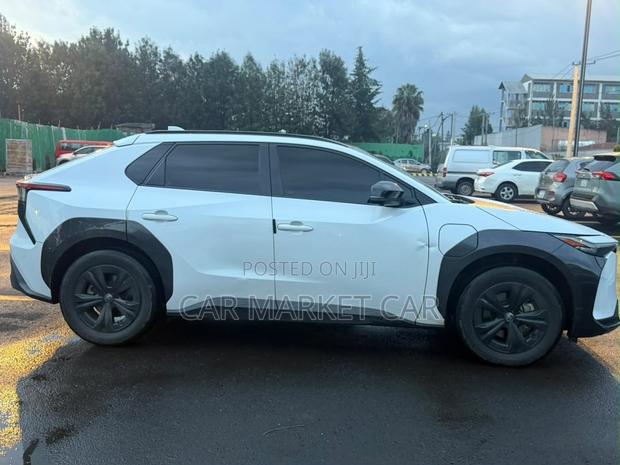 Toyota bZ4X 71.4 kWh AWD 2023 White