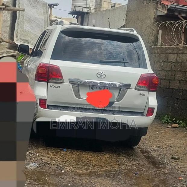 Toyota Land Cruiser 2011 White