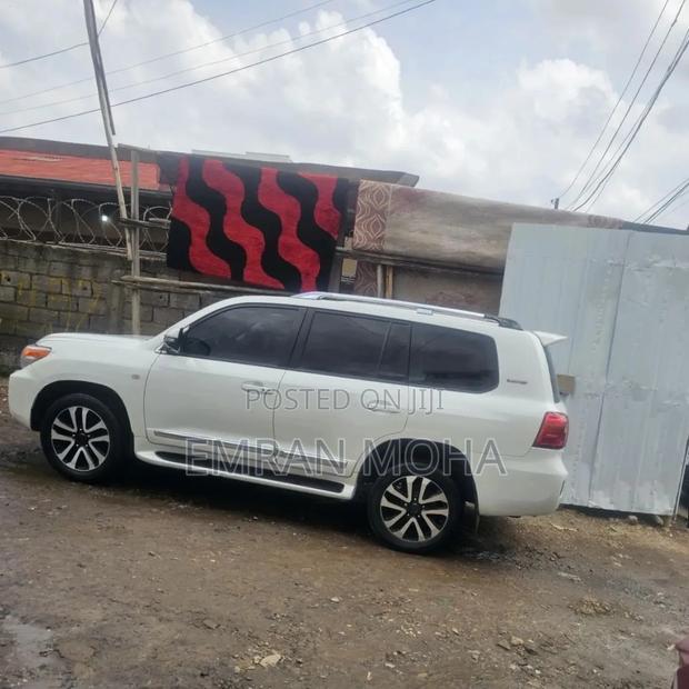 Toyota Land Cruiser 2011 White