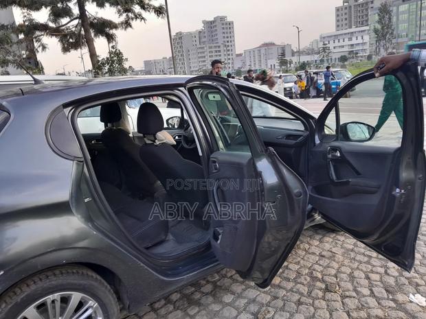 Peugeot 208 2016 Gray