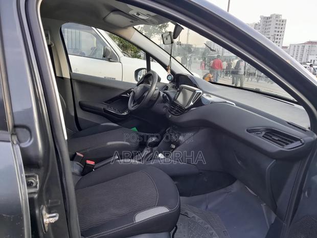 Peugeot 208 2016 Gray