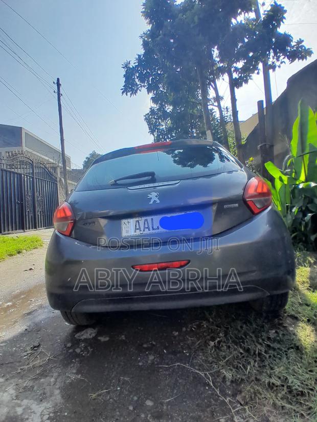 Peugeot 208 2016 Gray