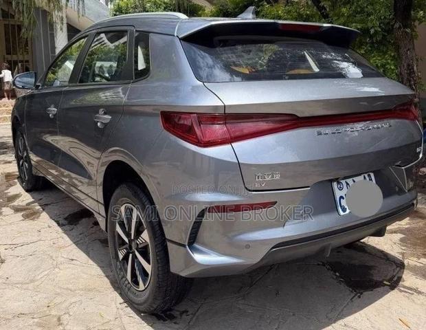 New BYD E2 43 kWh 94 hp FWD 2025 Gray